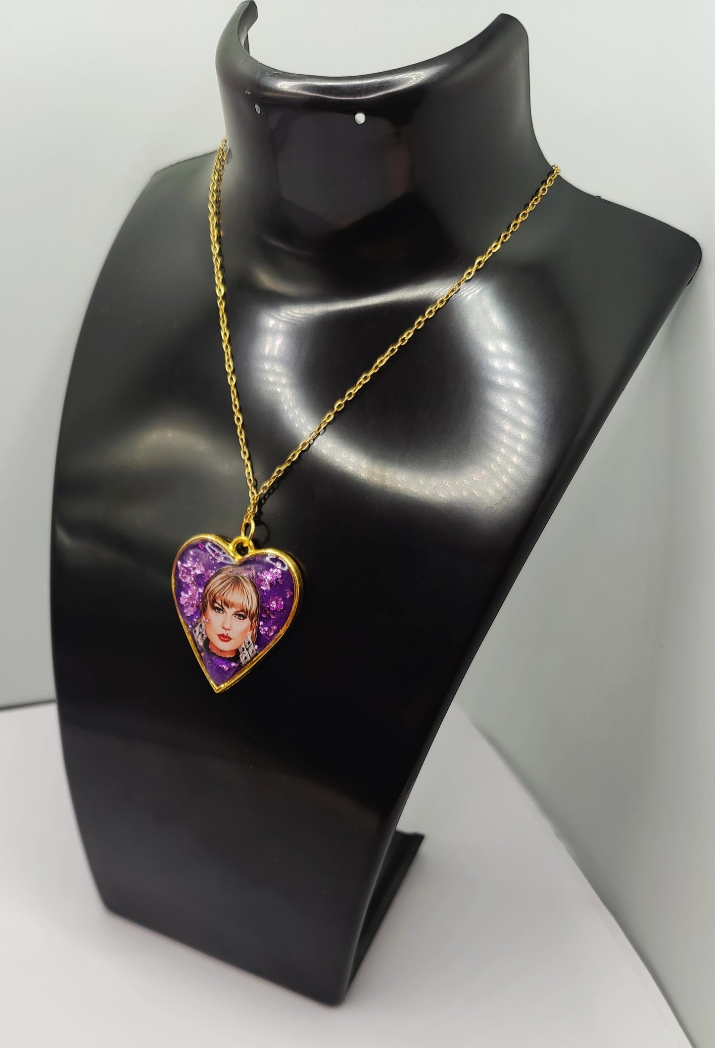 Beautiful Taylor Swift Pendant and Chain