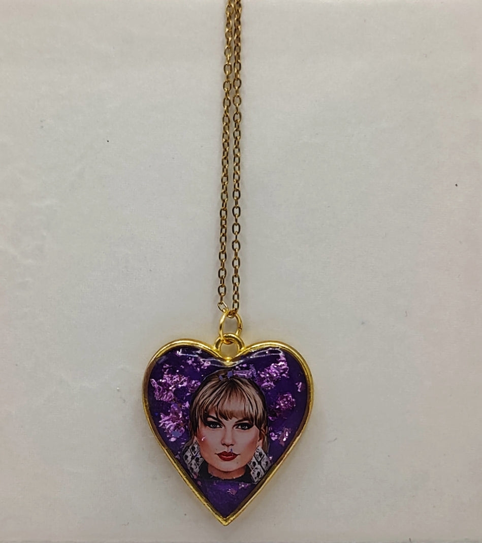 Beautiful Taylor Swift Pendant and Chain