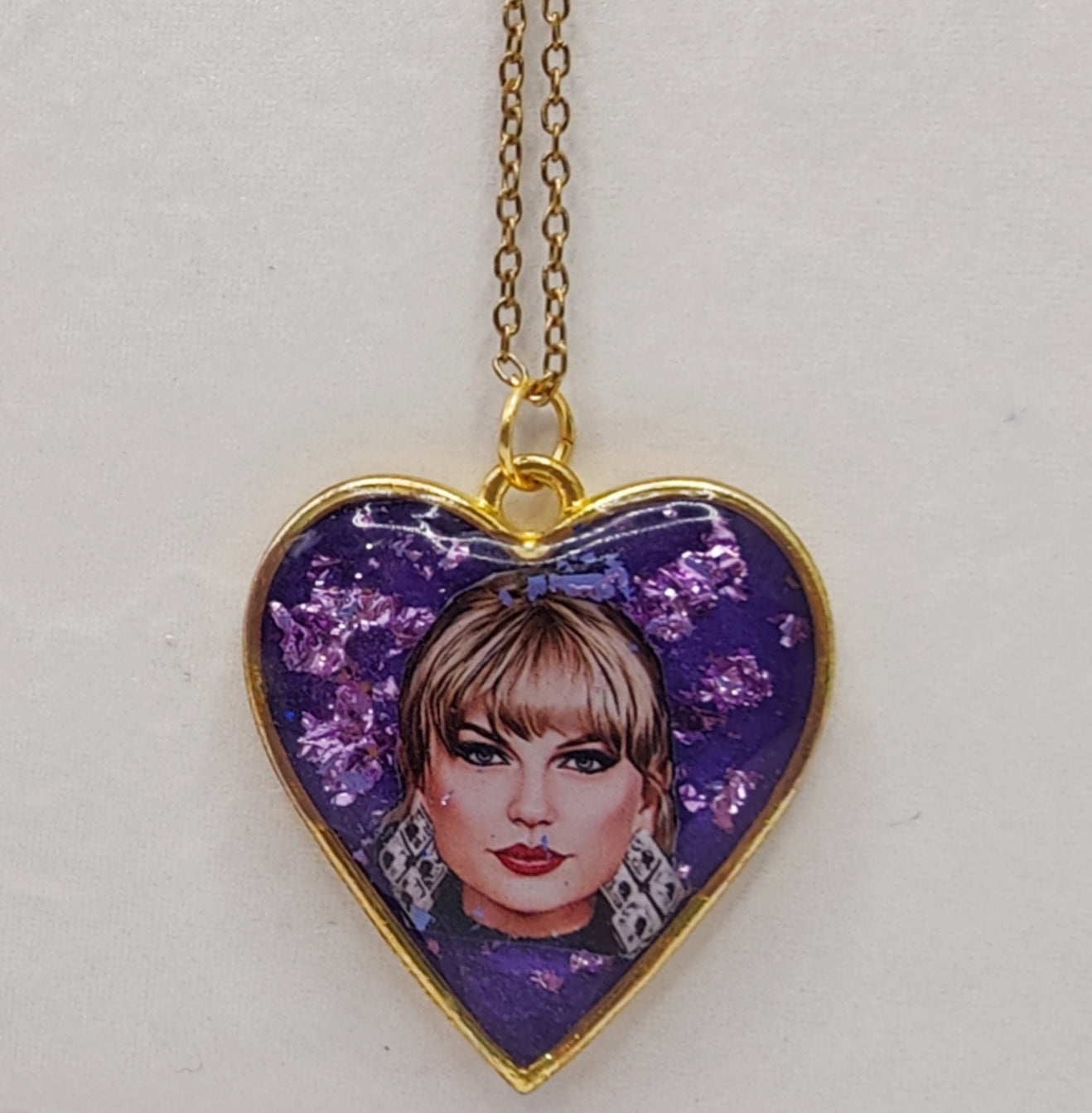 Beautiful Taylor Swift Pendant and Chain