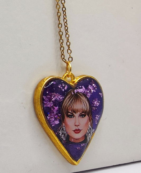 Beautiful Taylor Swift Pendant and Chain