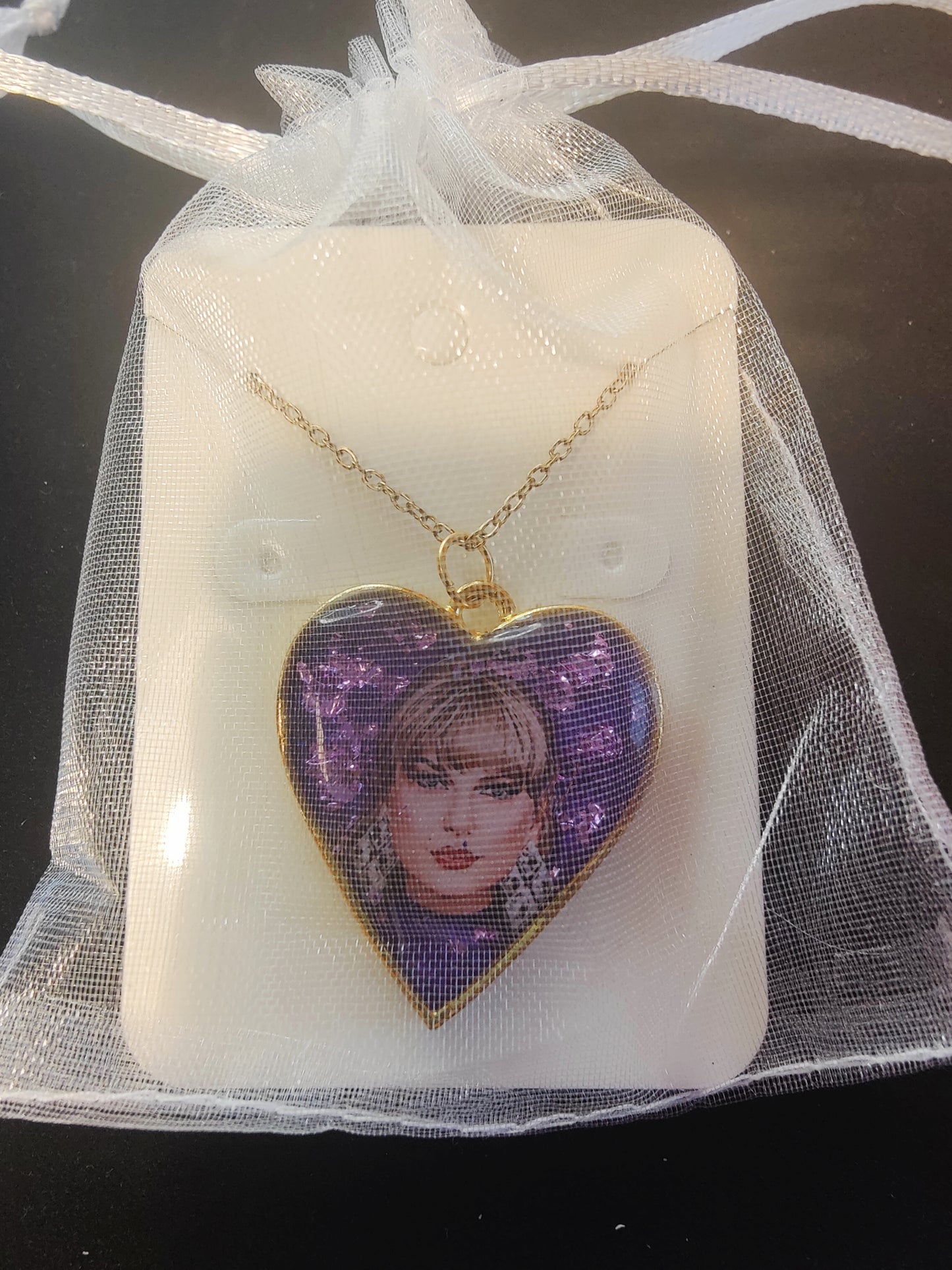 Beautiful Taylor Swift Pendant and Chain
